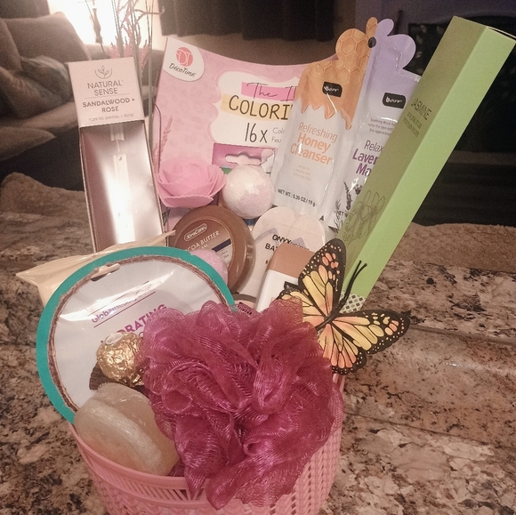 Women's Self-care Pamper Me Basket Birthday Anniversary Christmas - Picture 2 of 5